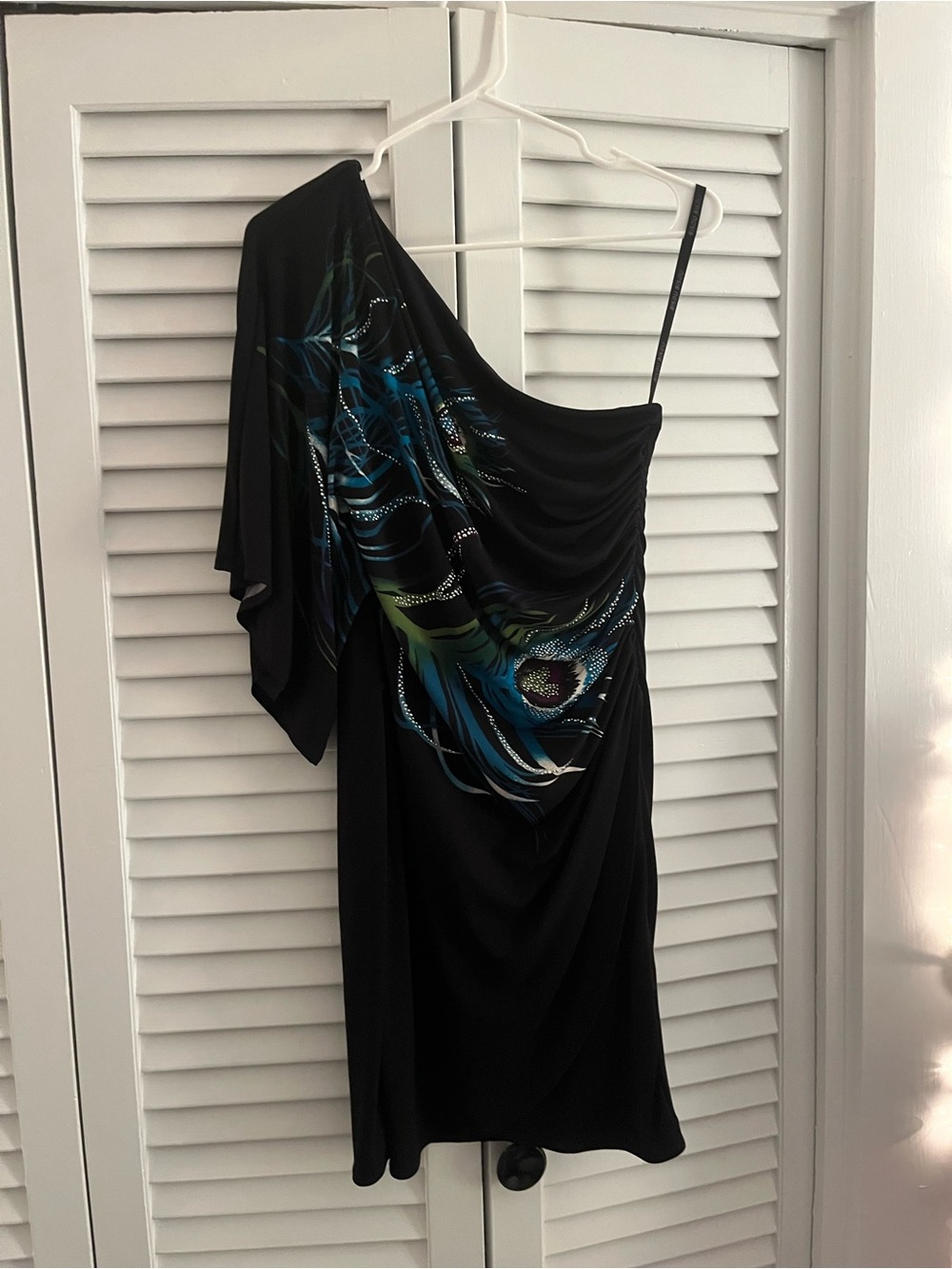 Bisou Bisou Black One-Shoulder Dress with Teal and Green Feather Print